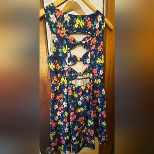 Floral dress with adorable cutout back